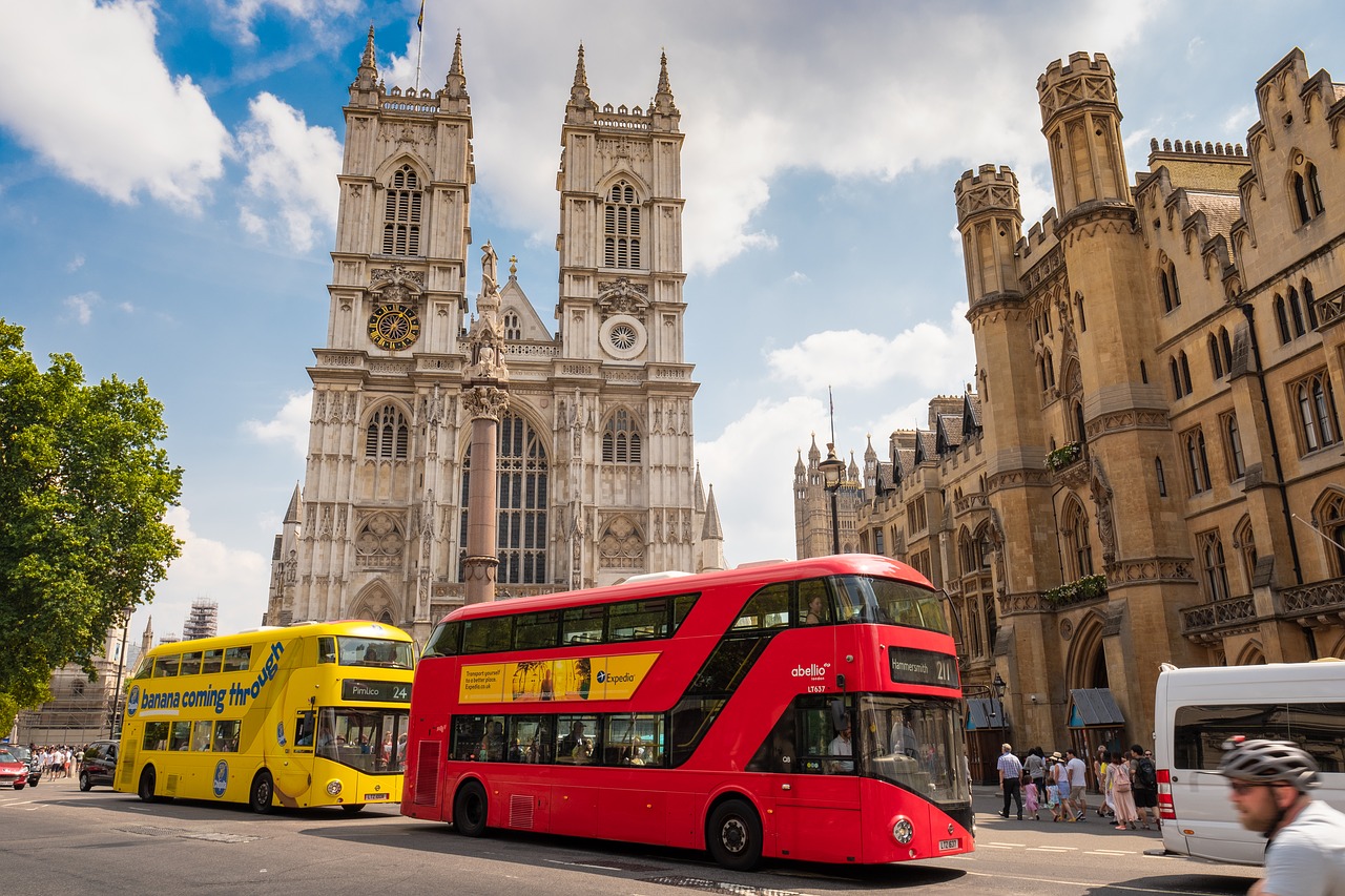 image of london buses in london city centre
